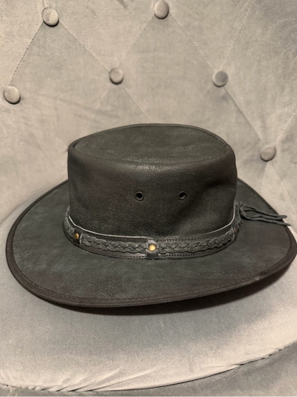 Classic Men's Black Leather Outback Hat